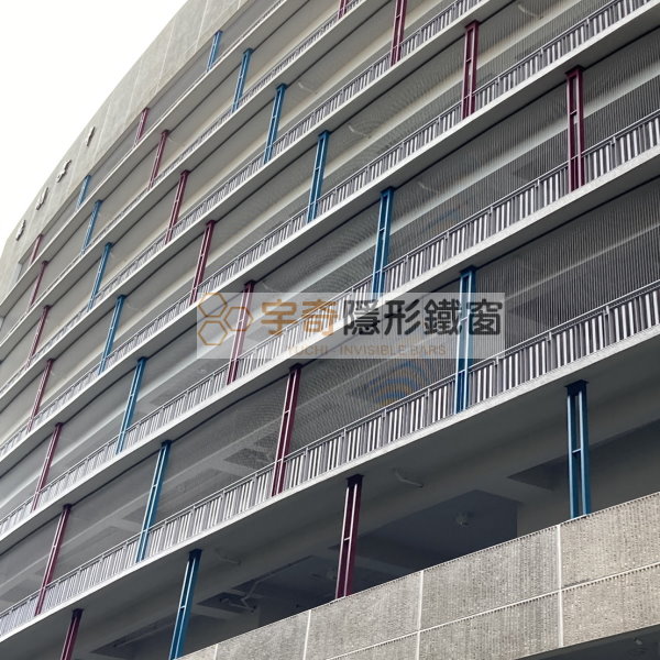 曉明女中 – 設置隱形鐵窗作為防墜措施